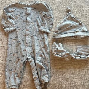 Gray Bear Print Baby Onesie, Hat and Sock Set
